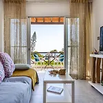 Seawaves 1- Bedroom Near Meneou