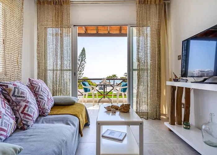 Seawaves 1- Bedroom Near Meneou