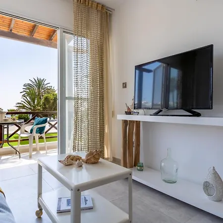 Apartment Seawaves 1- Bedroom Near Meneou Larnaka