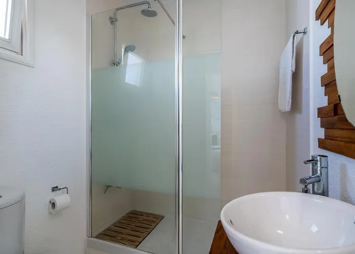 Seawaves 1- Bedroom Near Meneou 아파트 라르나카