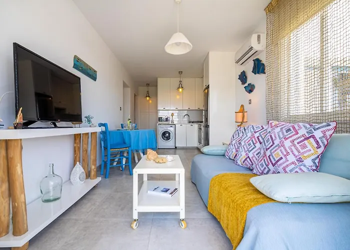 Seawaves 1- Bedroom Near Meneou * 라르나카