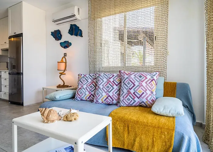 Апартаменты Seawaves 1- Bedroom Near Meneou *