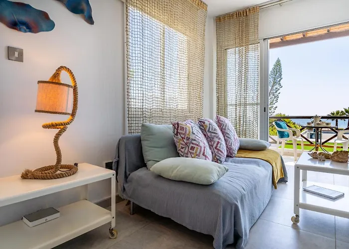Seawaves 1- Bedroom Near Meneou